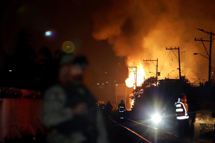 Un muerto y 15 heridos por la explosión de un ducto de Pemex en México