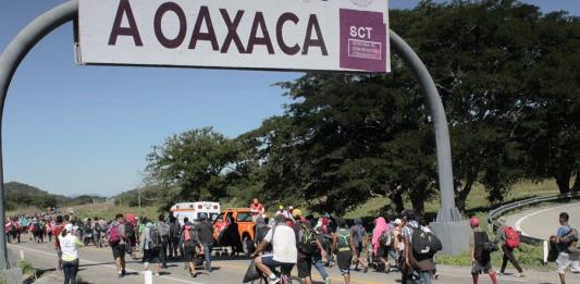Caravana de migrantes dejan Chiapas e ingresa a Oaxaca