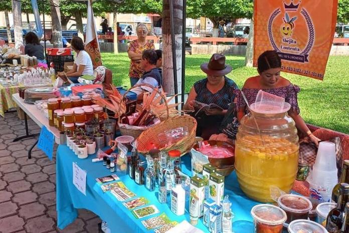 Feria de Productores en Sierra de Amula; un año de comercio local sustentable