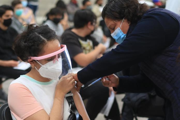 Abren registro para vacunar al sector educativo en Jalisco