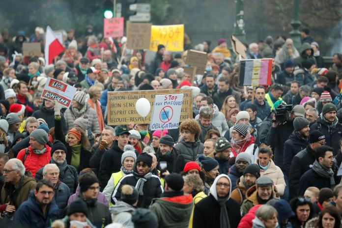 3 mil 500 personas se manifiestan en Bruselas contra el pasaporte COVID
