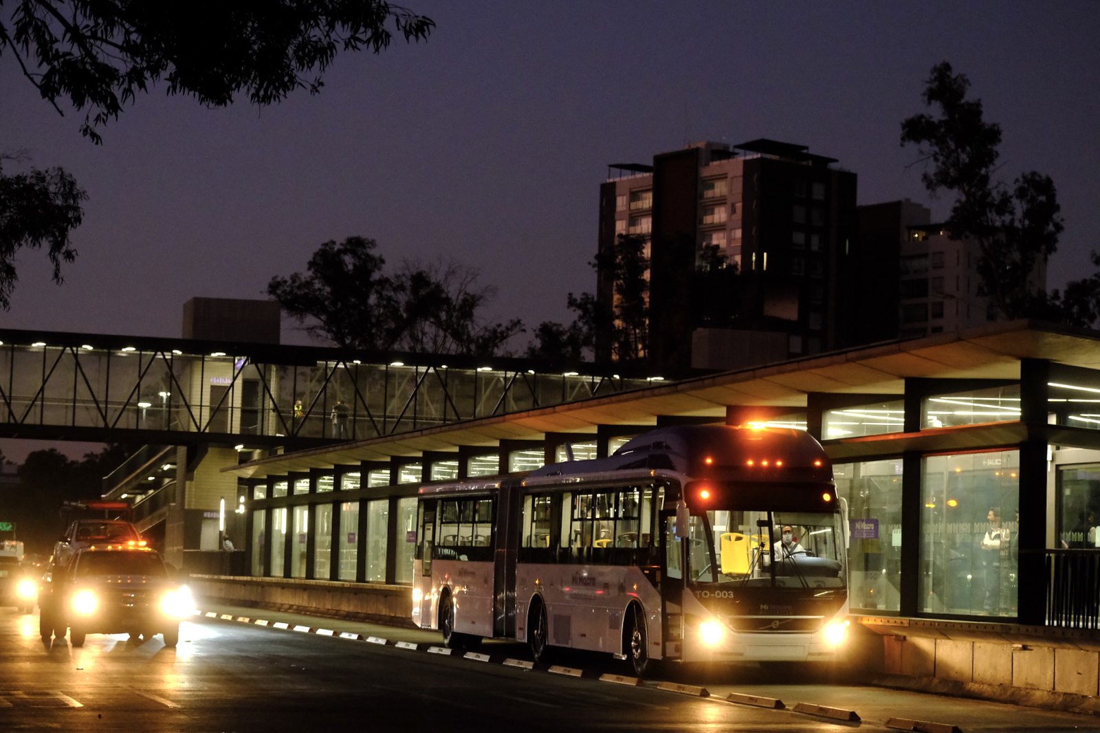Reúnen firmas para exigir tren ligero y no BRT como línea 5