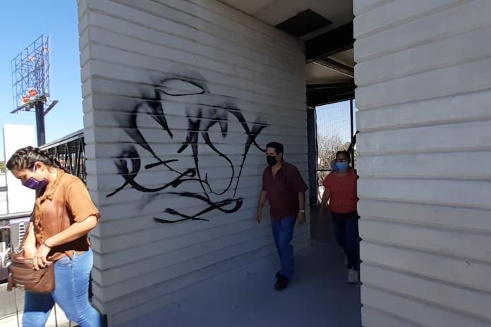 Graffiti y ambulantes aparecen en estaciones de Mi Macro Periférico
