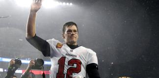 Tom Brady sale del retiro para jugar fútbol bandera en Arabia Saudí