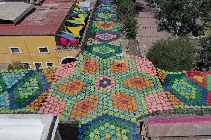 Mujeres en Etzatlán reviven la identidad cultural con el Cielo Tejido más grande del mundo