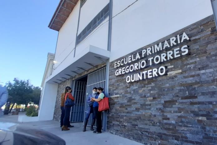Padres y madres de familia defienden permanencia de Escuela Primaria Gregorio Torres Quintero