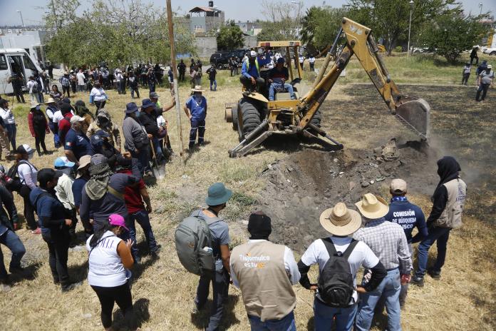 En primer día de excavaciones, colectivos localizan dos fincas con restos humanos en Tlajomulco