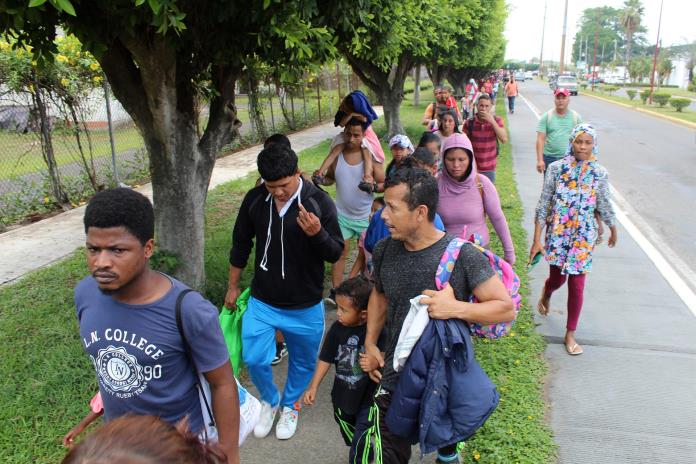 México disuelve caravana de migrantes en Tapachula pero ofrece regularizarlos