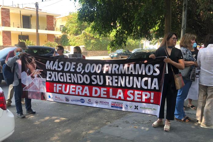 Exigen destitución de Delfina Gómez de la SEP por delitos electorales