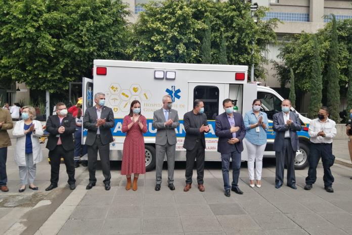 Hospitales Civiles de Guadalajara reciben una ambulancia donada por la UdeG