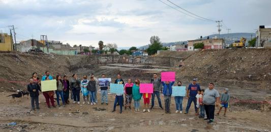 Familias afectadas por el desalojo paran máquinas en obra del arroyo Seco; exigen respuestas