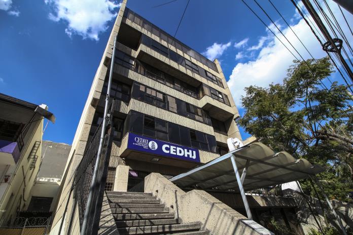 Por falta de fondos, la CEDHJ descarta instalar módulos en Fiscalía que solicitan colectivos