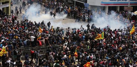 Cientos de manifestantes entran en la residencia oficial del presidente de Sri Lanka
