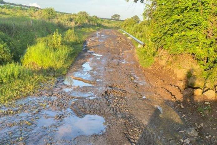 Piden a SIOP que repare carretera rural destrozada que une a Acatic con Tepatitlán
