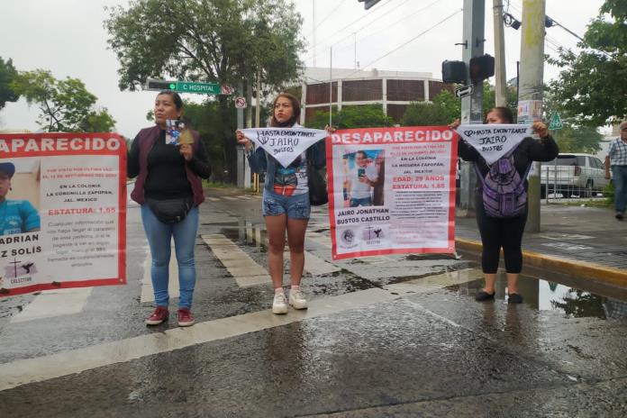Familias de personas desaparecidas protestan en instalaciones de la Fiscalía Especial de Personas Desaparecidas