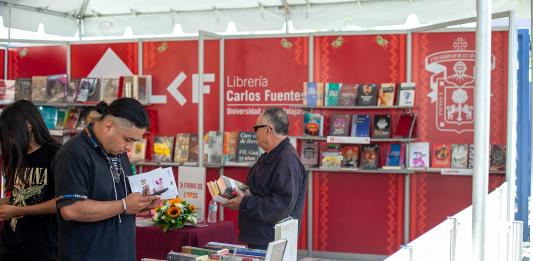 La plaza de la cultura en LA se llena de literatura, talleres y mesas de diálogo: así es LéaLA 2022