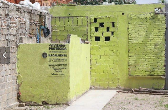 Tlajomulco invierte casi medio millón de pesos en el tapiado de viviendas abandonadas