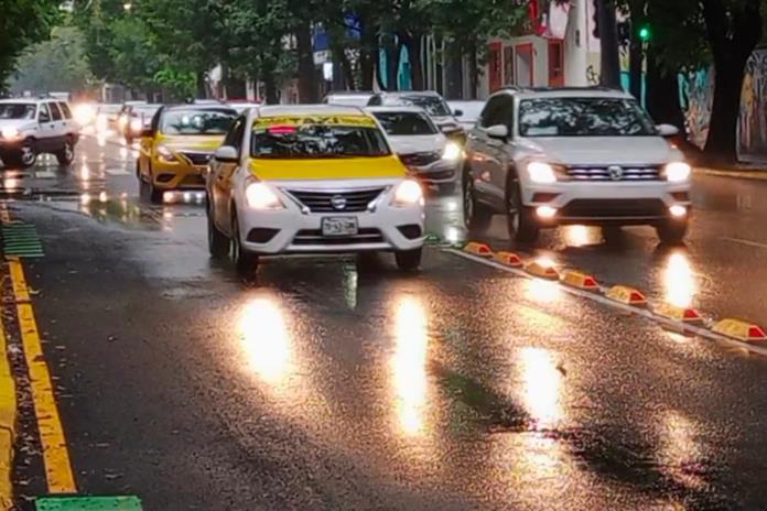 Taxistas, vehículos de carga y descarga no podrán utilizar carril de BiciBus