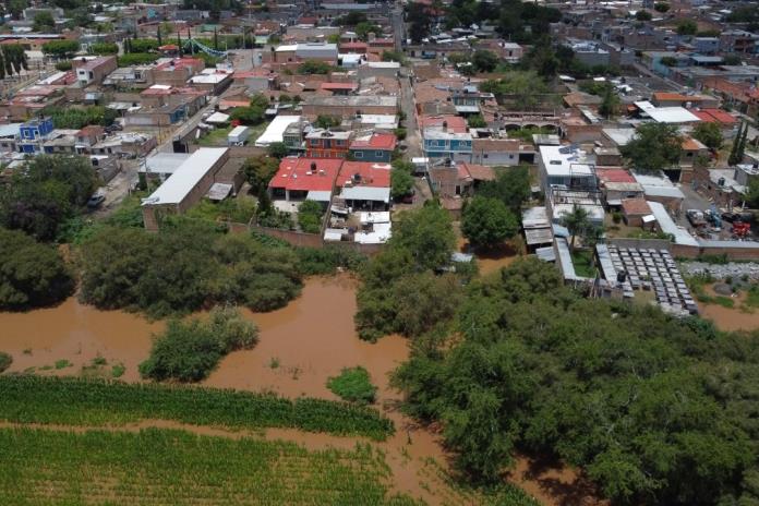 Se desborda río en San Martín de Zula