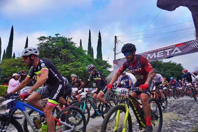 Más de 300 ciclistas participan en la novena fecha de la LIJACIM en Poncitlán