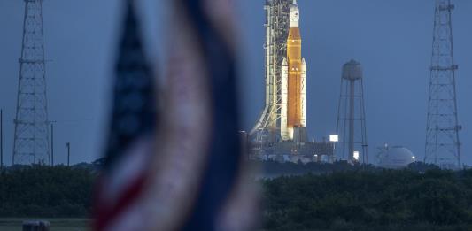 La NASA aplaza despegue de cohete lunar por pérdida de combustible