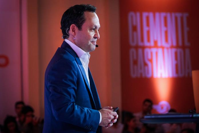 El informe del senador Clemente Castañeda convocó a más de 700 invitados, entre ellos el morenista Ricardo Monreal