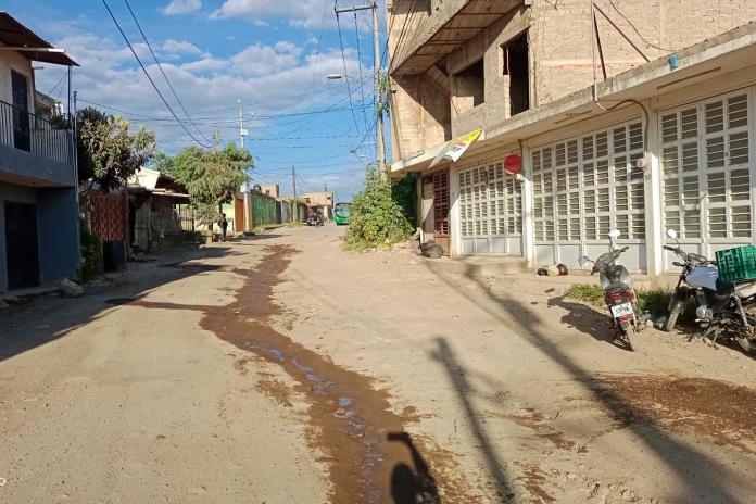 Calle principal en Lomas del Centinela sufre el olvido de al menos ocho administraciones en Zapopan