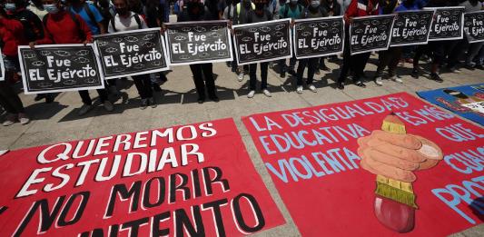 Protesta de padres de Ayotzinapa y filtración de detalles del último informe