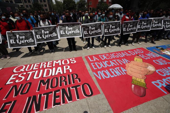Protesta de padres de Ayotzinapa y filtración de detalles del último informe