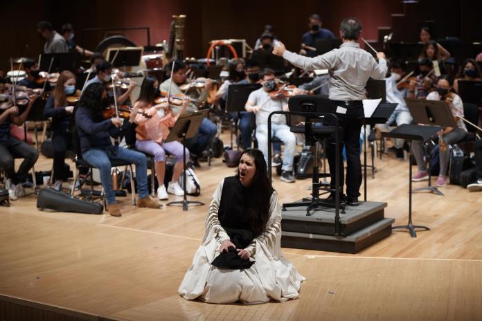 Antonio Juan-Marcos muestra claroscuros de Sor Juana Inés en ópera en CDMX