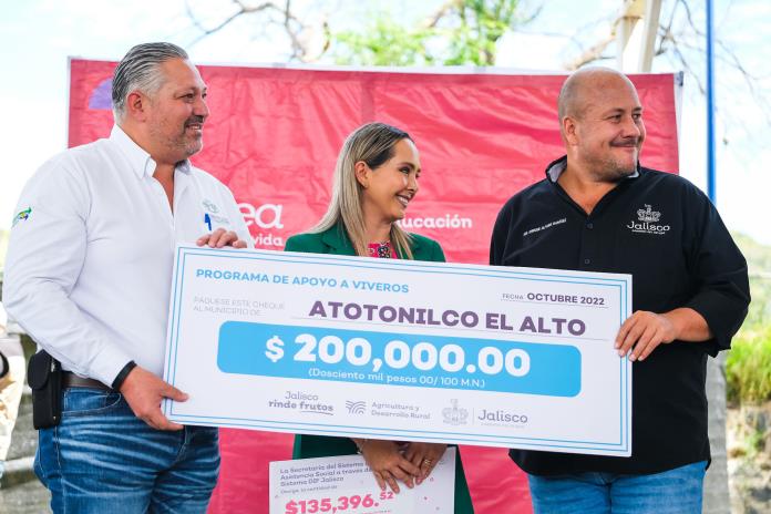 Alfaro arranca remodelación de secundaria en Atotonilco el Alto