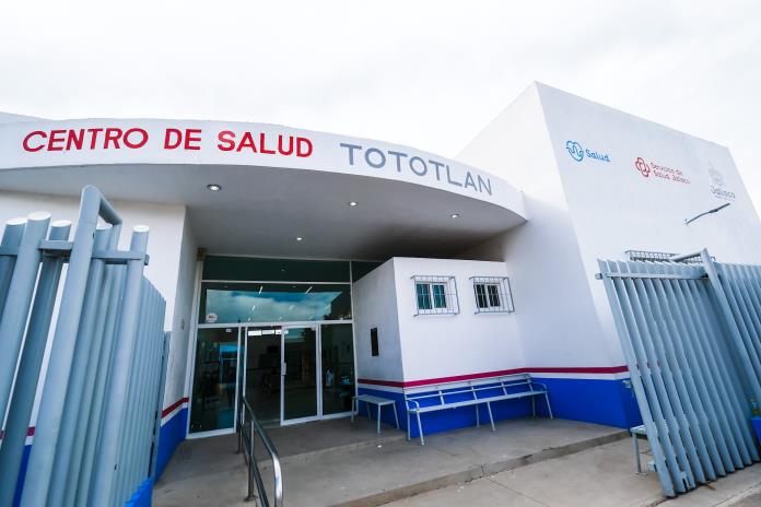 Gobernador entrega nuevo equipo a Centro de Salud y apoyo a escuelas en Tototlán