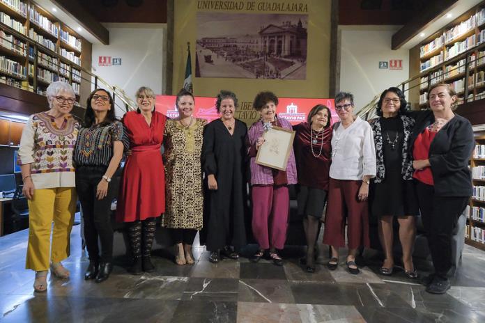 La ganadora del #PremioFIL, Margo Glantz participa en el Primer Coloquio de Escritoras en Guadalajara