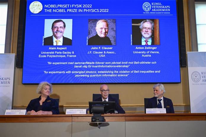 Premio Nobel de Física para tres pioneros del mundo cuántico