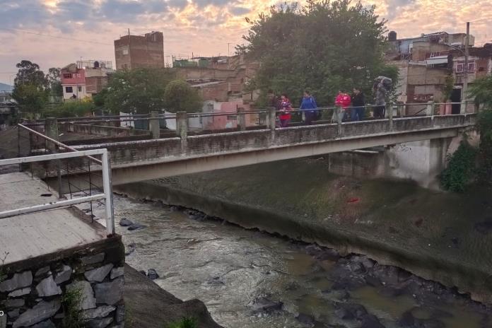 Delincuentes convierten puente peatonal entre Guadalajara y Zapopan como centro de operaciones