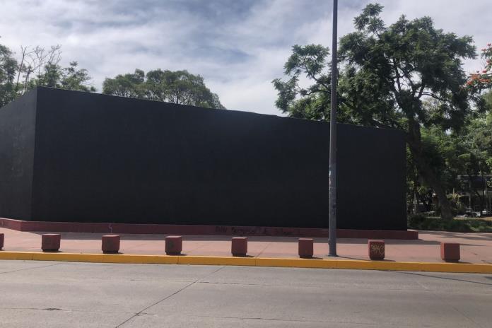Tras rechazo de feministas, borran mural del Parque Rojo