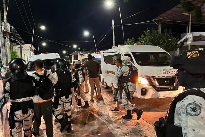 Autoridades detienen más de 300 migrantes al disolver dos caravanas en México