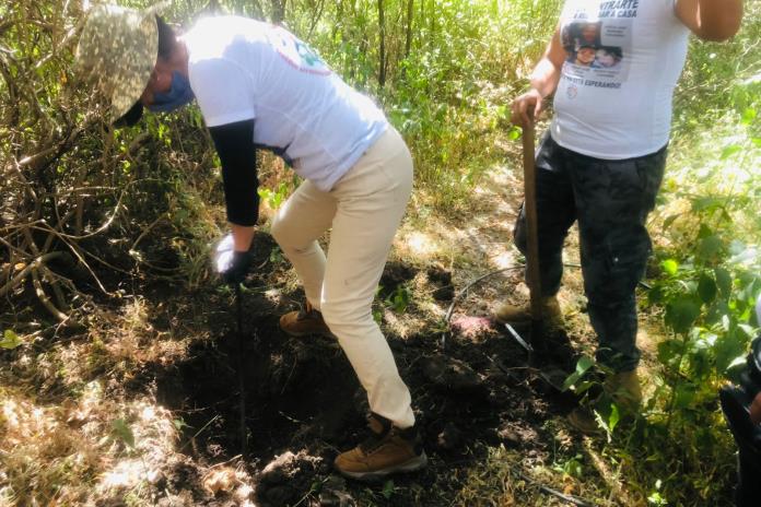 Encuentran dos fosas clandestinas más en Tlajomulco, han sacado ya más de 104 bolsas con restos   