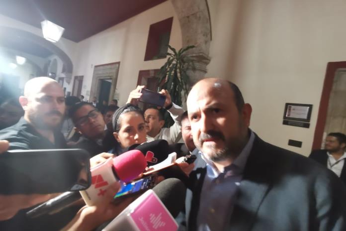 Ricardo Villanueva abandona el informe de Enrique Alfaro: se burla de la división de poderes
