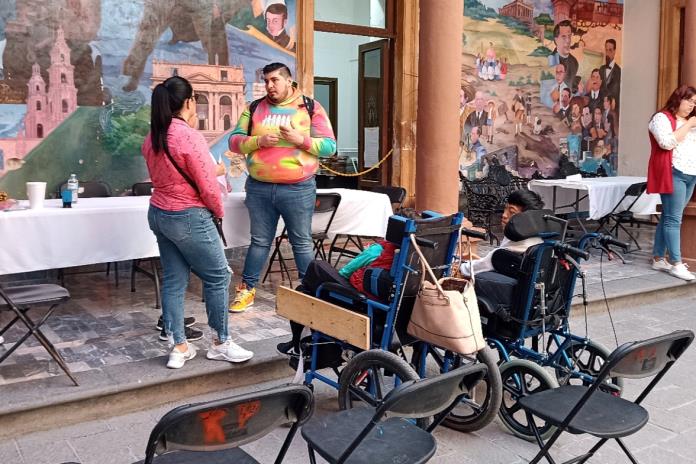 Mamás de personas con discapacidad entregan petición de transporte incluyente a Gobierno Municipal