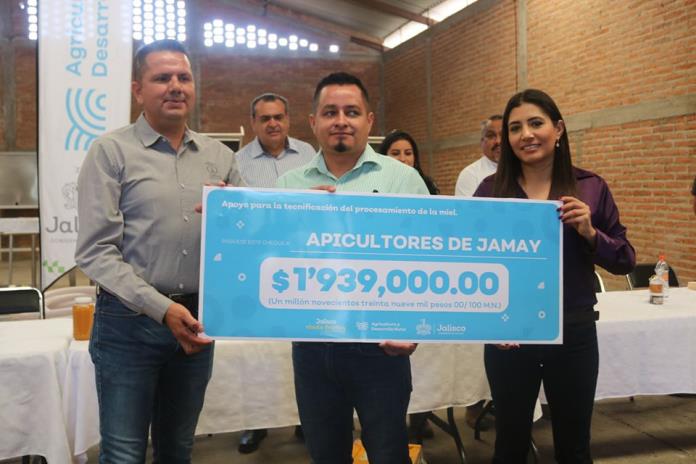Apicultores jamaytecos reciben apoyo económico por más de 2.6 millones de pesos