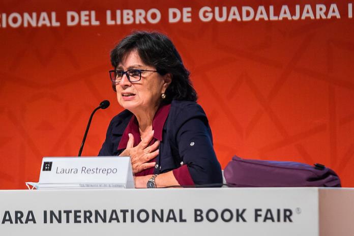 Escritores latinoamericanos concluyen en la FIL que las editoriales independientes impulsan a las plumas emergentes