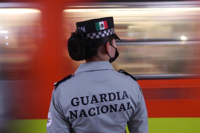 AMLO defiende presencia de militarizada Guardia Nacional en el metro