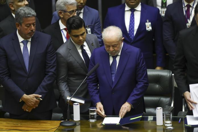 Lula jura como presidente de Brasil y expone su agenda como líder latinoamericano