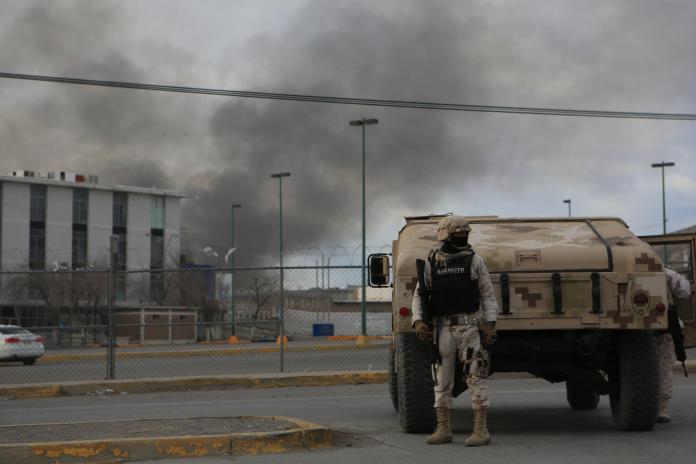 Suben a 17 los muertos y 5 detenidos por motín en cárcel de Ciudad Juárez
