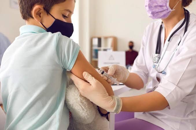 Continúa vacunación contra COVID-19 para menores de edad en la Región Sanitaria IV