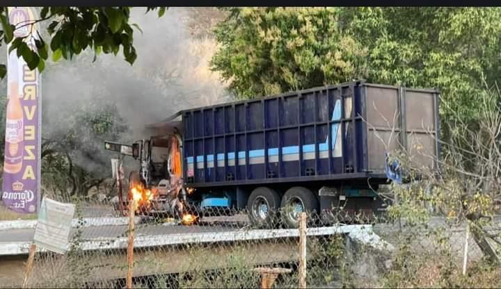 Bloqueos carreteros dejó un operativo militar en región Costa Sur de Jalisco