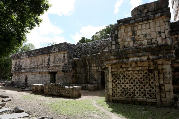 Expertos descubren tumba maya de personaje de élite en Yucatán