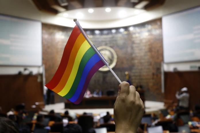 Las curules del Congreso de Jalisco dieron paso al primer Parlamento LGBTIQ+ que pide legislar sobre violencia vicaria y que cese la discriminación