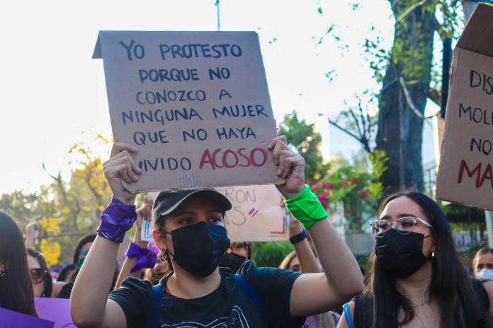 Unas 300 adolescentes denuncian acoso sexual por parte de maestros en Oaxaca